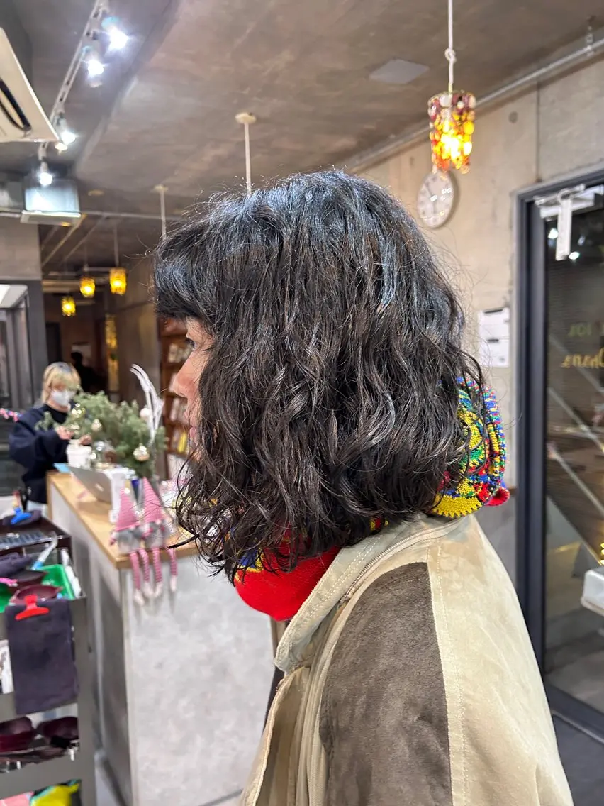 ミディアム パーマ メンズ ミディアムパーマ メンズパーマ メンズパーマ ジンのヘアスタイル