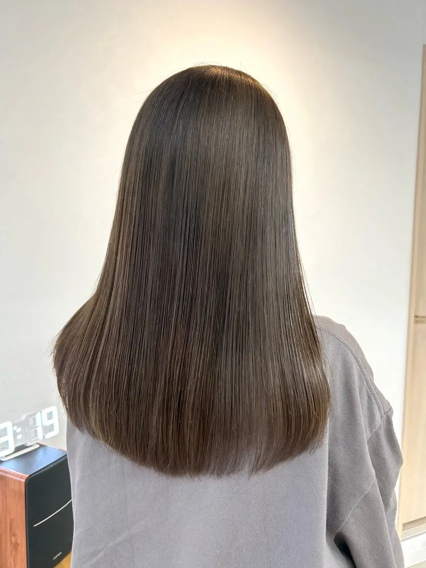 セミロング カラー グレージュ オリーブグレージュ オリーブグレー カット ヘアカラー トリートメント ハイライト/レイヤー /艶髪/吉田愛望のヘアスタイル