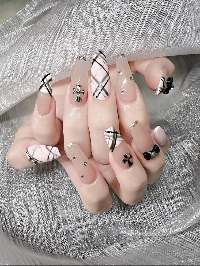 ネイル 長さ出し グラデーション 卒業式 キラキラネイル マグネットネイル Lee Nails チップ長さだし専門店のネイルデザイン