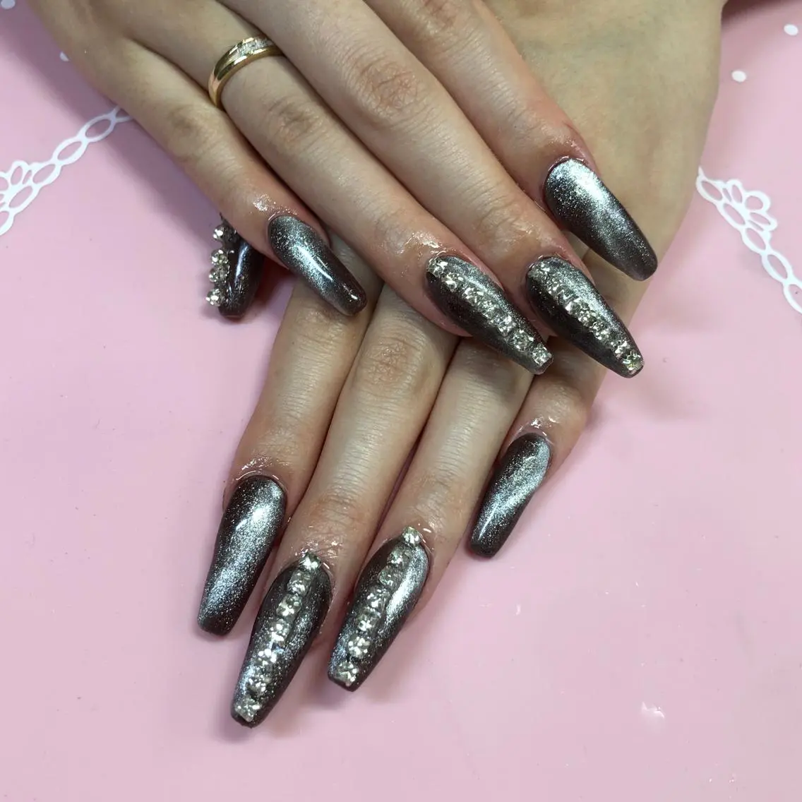 ロング ネイル ブラウン マグネットネイル シルバー ハンドネイル 《LB》ラブリエ Nail&eyeのマツエク・マツパデザイン