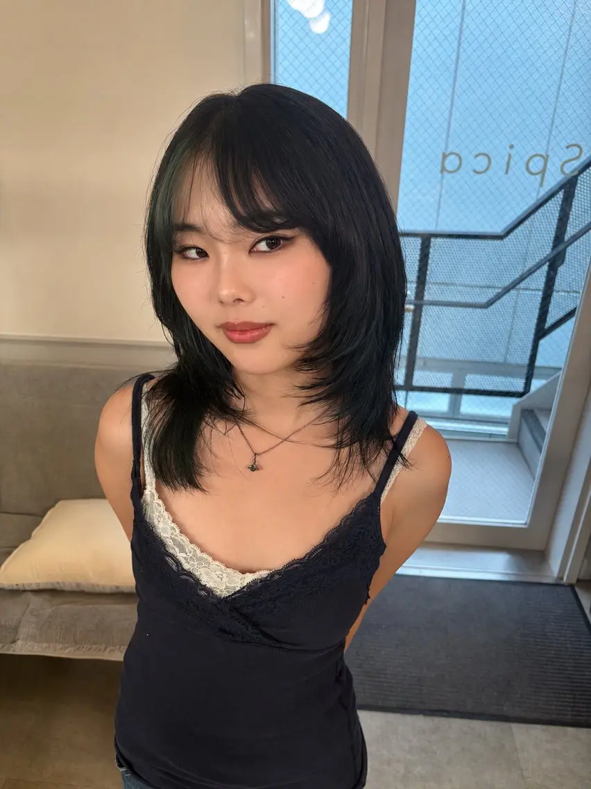 セミロング ヘアカラー デザインカラー🌈 メイク💄ヒカリ🌟のヘアスタイル