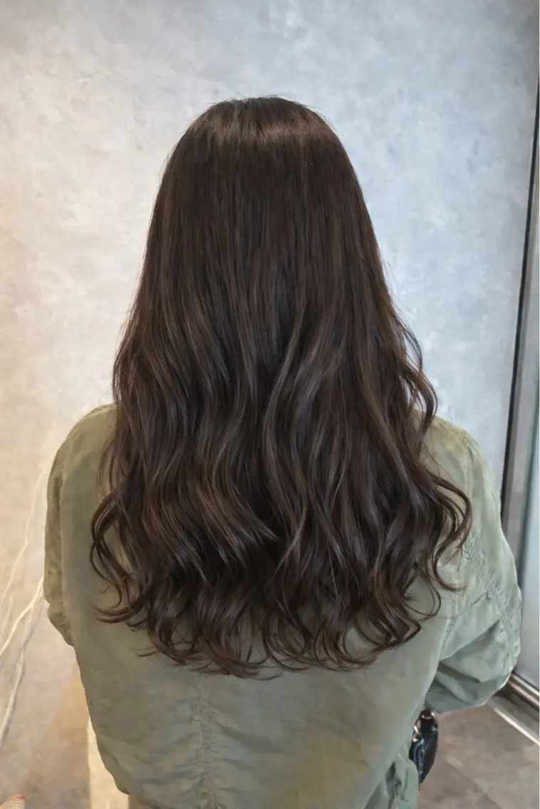 ロング 山本 悠理のヘアスタイル