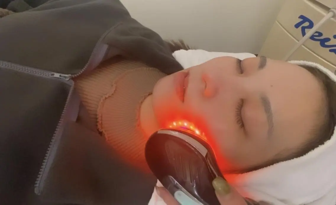 【すぐ効果実感】超フェイスＵＰ！微弱電流で小顔フェイシャルケアの写真