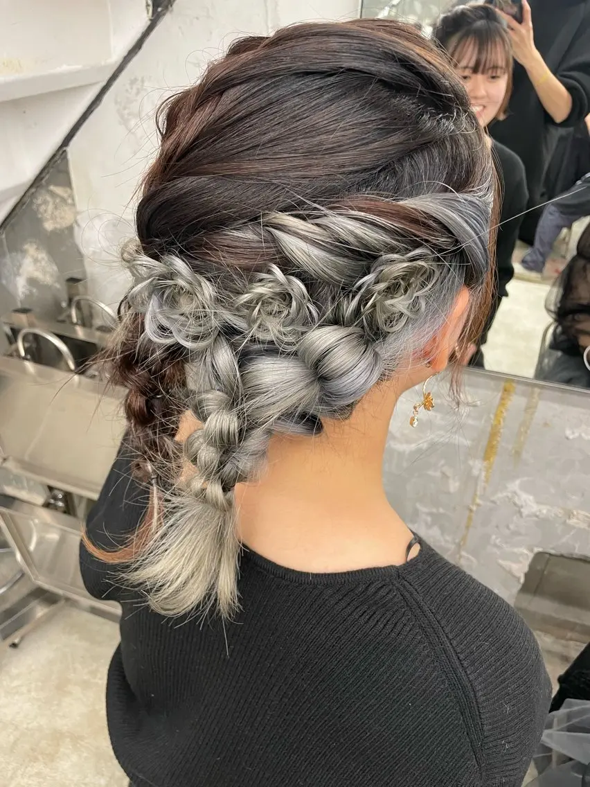 ロング カラー インナーカラー 推し ブリーチ  髪質改善のヘアスタイル