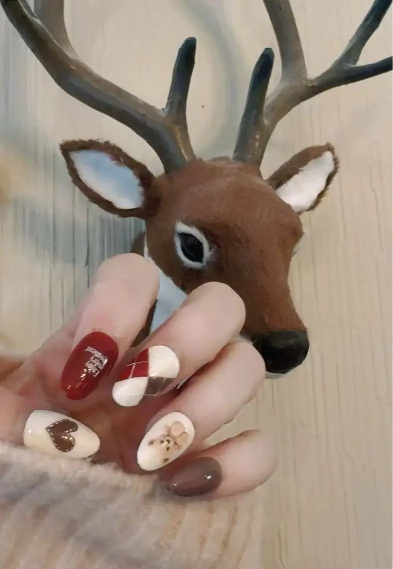 ネイル 冬ネイル クリスマス ハンドネイル キイ サロンのネイルデザイン