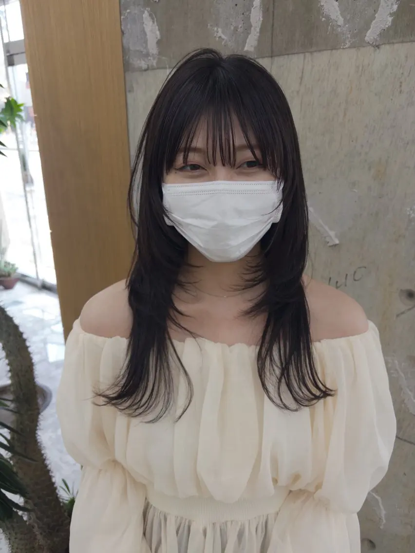 ロング レイヤーカット KVELL ユナのヘアスタイル
