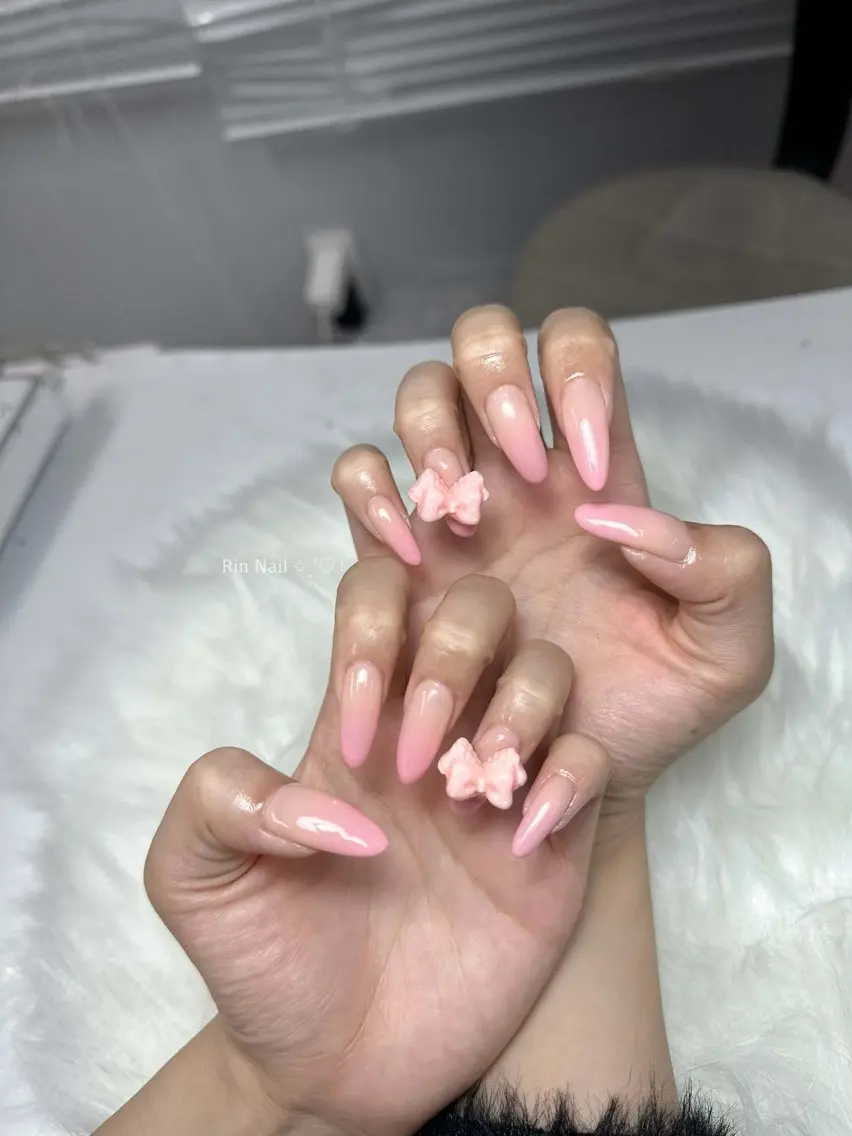 ネイル オーロラネイル チークネイル 桜ネイル クリアネイル ドット ハンドネイル Rin Nail 新大久保店のネイルデザイン