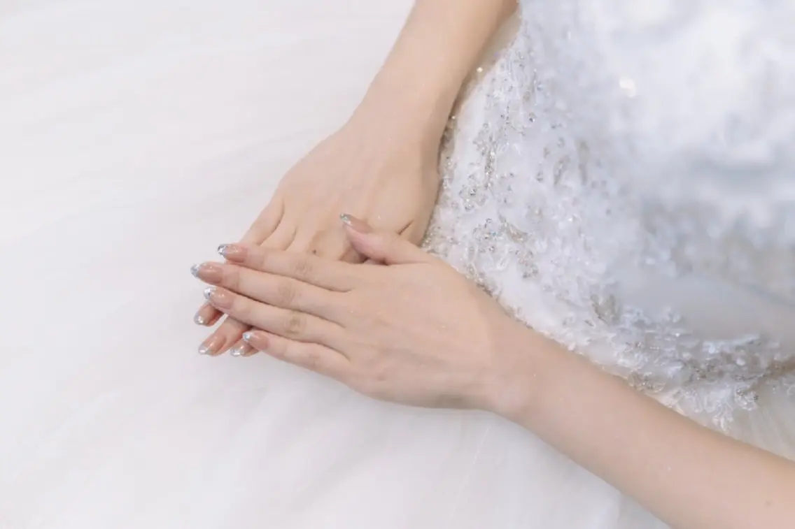 ネイル フレンチネイル ガラスフレンチ ブライダルネイル salon de  Princessのネイルデザイン