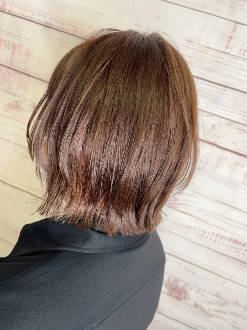 ミディアム カット ヘアカラー トリートメント 大良 彩水のヘアスタイル