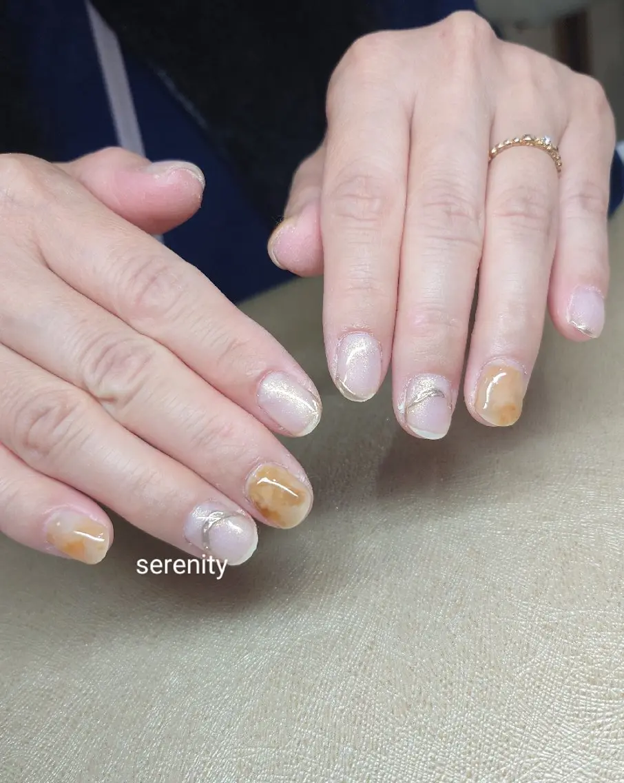 ネイル ラメ(グリッター) ミラーネイル 持ち込み ニュアンスネイル nail  serenityのネイルデザイン