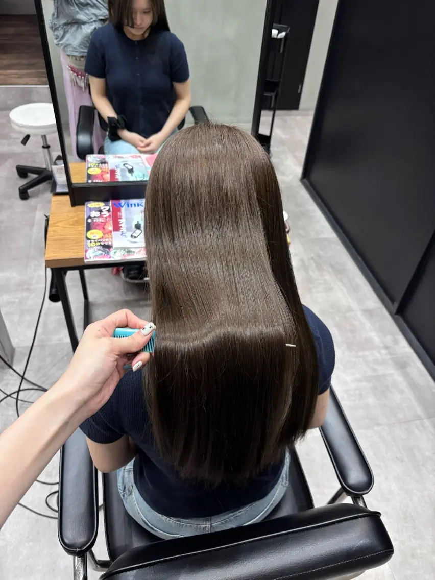 ロング カラー ベージュカラー カット ヘアカラー トリートメント 片平 帆香のヘアスタイル