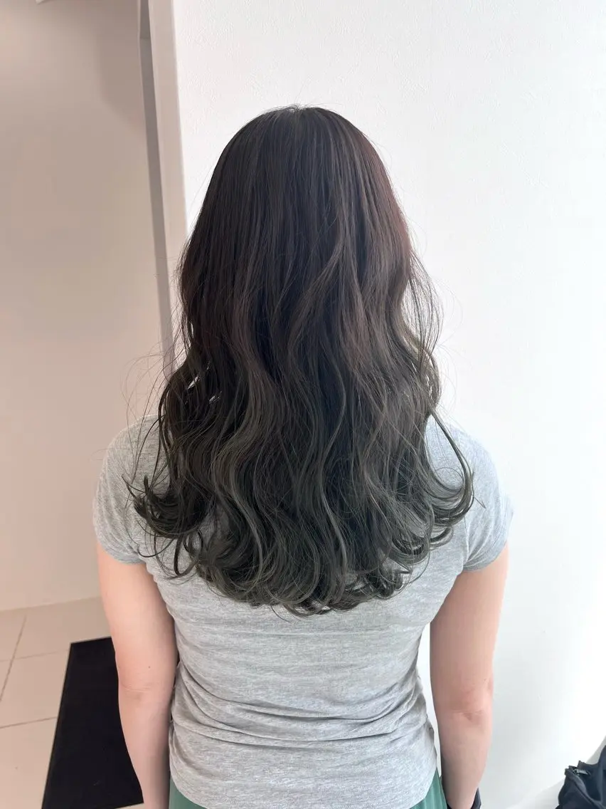 ロング カラー グラデーションカラー ヘアカラー トリートメント VIRAL ヴァイラルのヘアスタイル