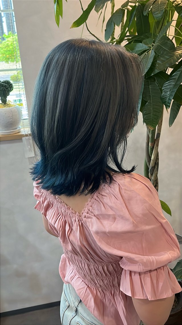 セミロング ヘアカラー 黒野 菜月のヘアスタイル