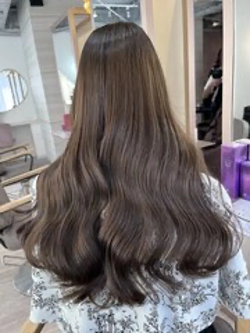 ロング カラー ブリーチ ブラウンカラー ブリーチなしカラー ヘアカラー トリートメント 💜eluあやね💜 🫧カラー・縮毛矯正のヘアスタイル