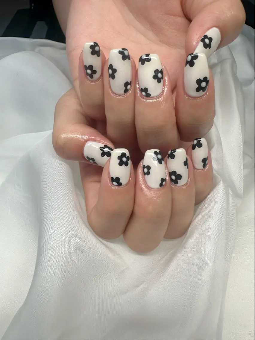 ネイル フラワーネイル 氷ネイル・うるうるネイル 韓国ネイル ニュアンスネイル 🪞KAPE NAIL 🪞のネイルデザイン