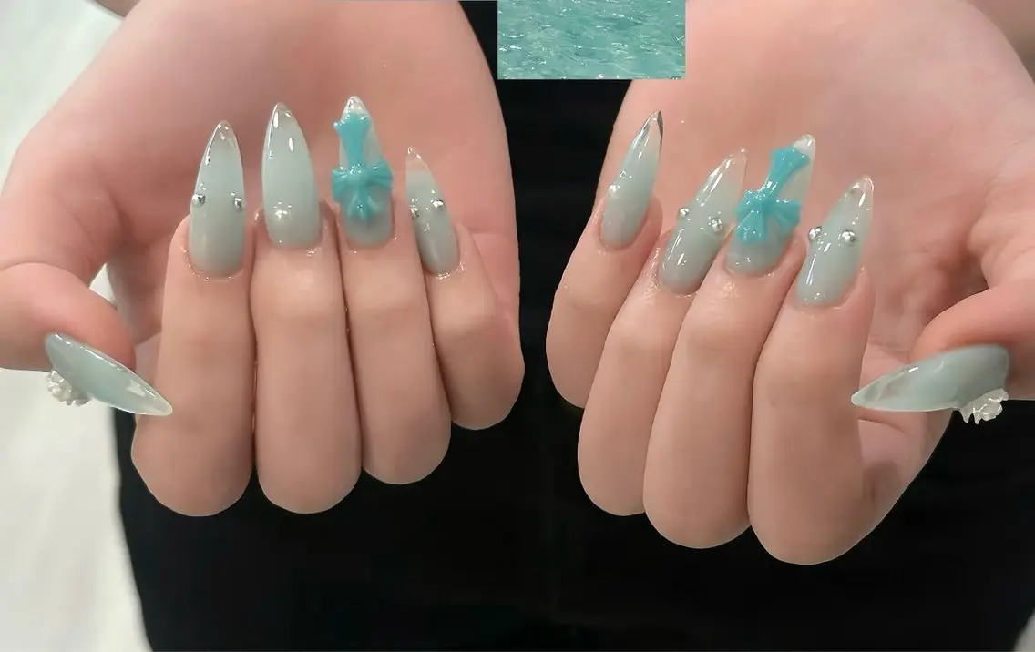 ネイル アートネイル ボルドー フレンチネイル ジェルネイル 氷ネイル・うるうるネイル ハンドネイル Julie Nail Rinのネイルデザイン