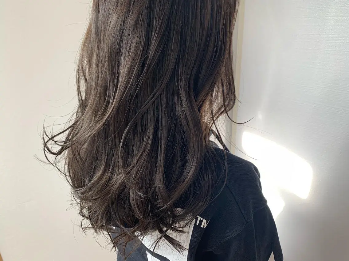 ロング カラー 透明感カラー カット ヘアカラー トリートメント 【Uneユヌ】菊地 春那のヘアスタイル