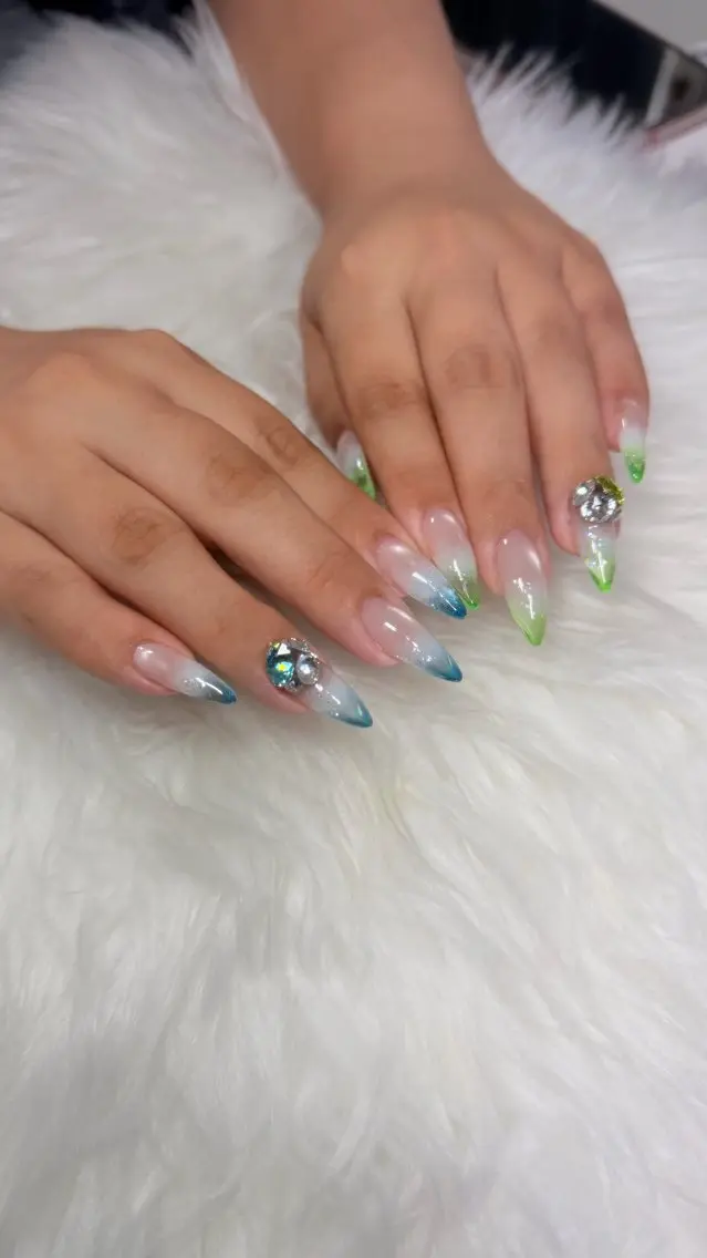 ネイル クリアネイル ･:*+.✳︎˚✧₊ MAKI NAILのネイルデザイン