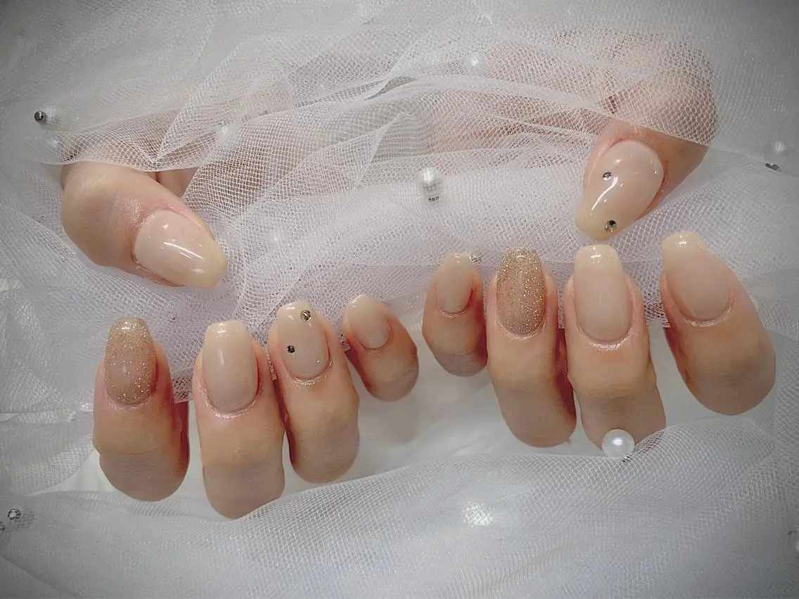 ネイル I-nailロング /ワンホン/キラキラのネイルデザイン