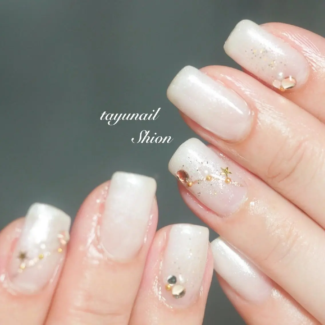 ネイル アートネイル ブルー ジェルネイル グラデーション キラキラネイル ネイルサロン 【たゆnail】のネイルデザイン