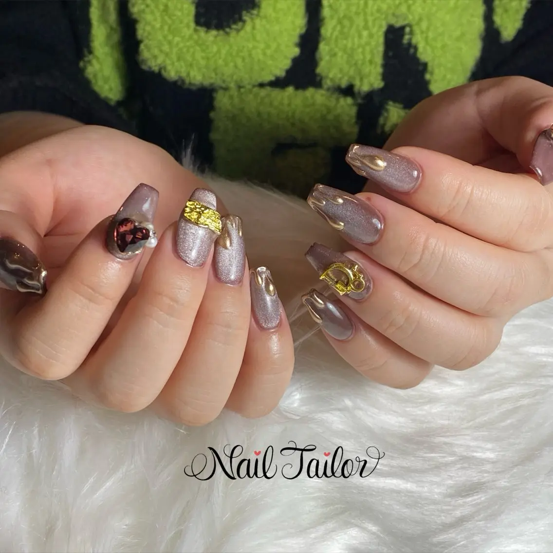ネイル ブラウン 長さ出し ジェルネイル ゴールド ハート ハンドネイル NailTailor ネイルテイラーのネイルデザイン