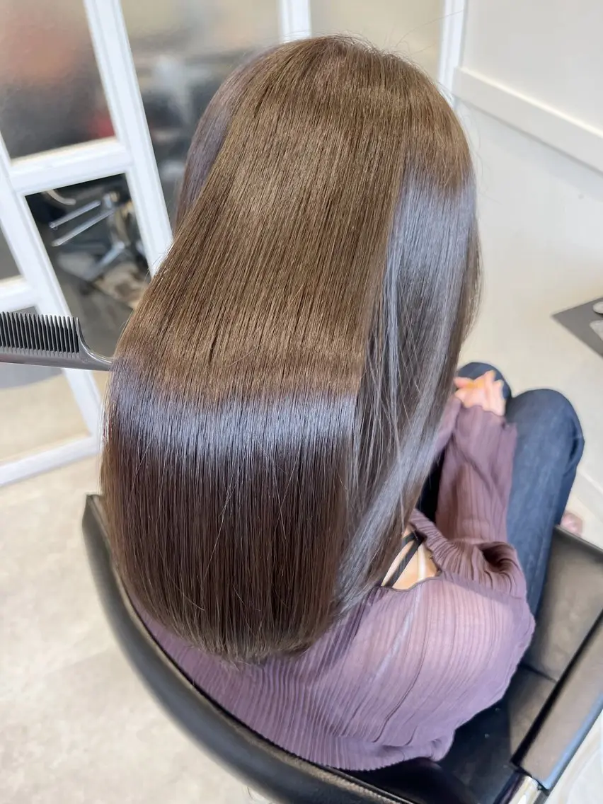 ロング トリートメント 縮毛矯正とレイヤー で飯食ってる人✂️のヘアスタイル