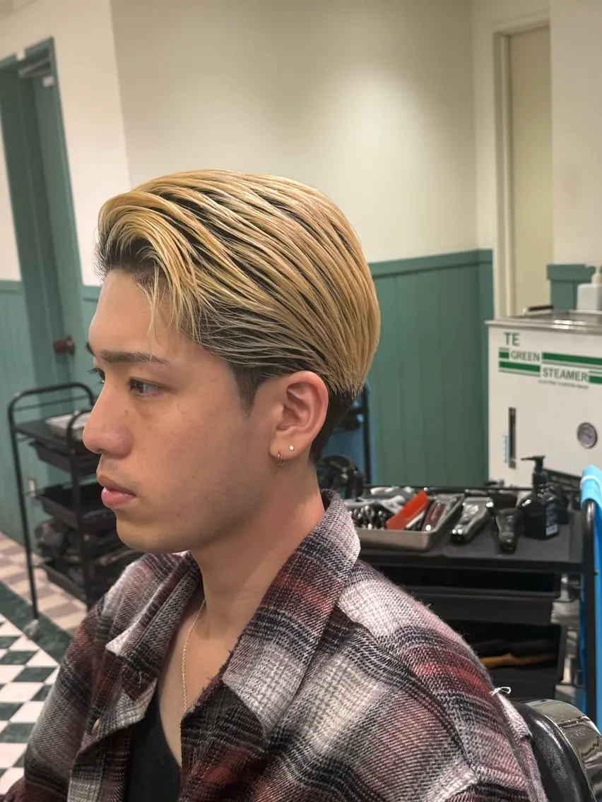 ショート カット 足立 享祐のヘアスタイル