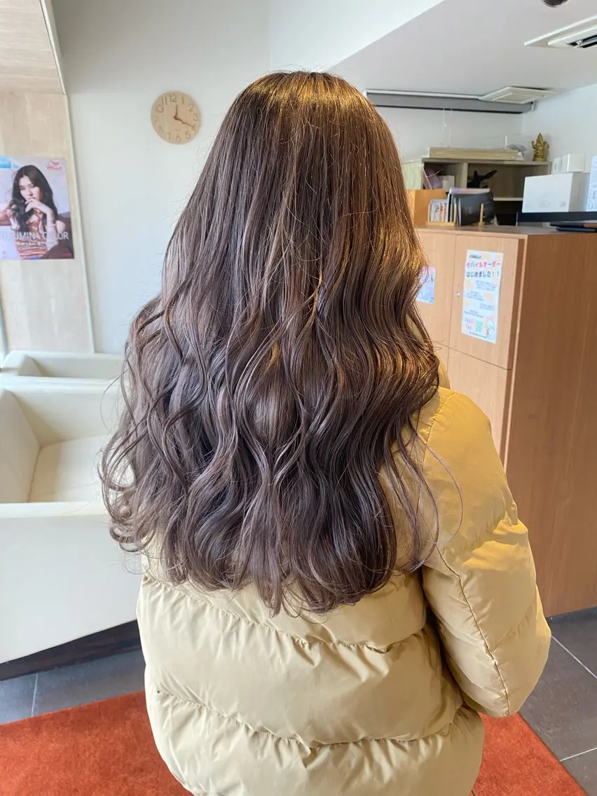 ロング カラー グレージュ 透明感カラーブリーチ 🌼シゲモトアヤ🌼のヘアスタイル