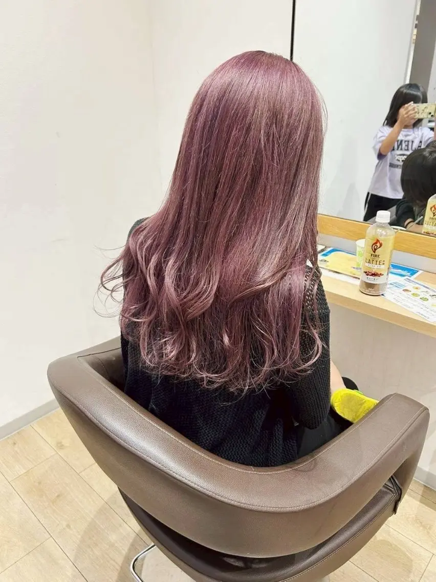 ロング カラー ベージュカラー ブリーチ ケアブリーチ 透明感カラー グレージュ ヘアカラー レイヤー/ショート chere狭山のヘアスタイル