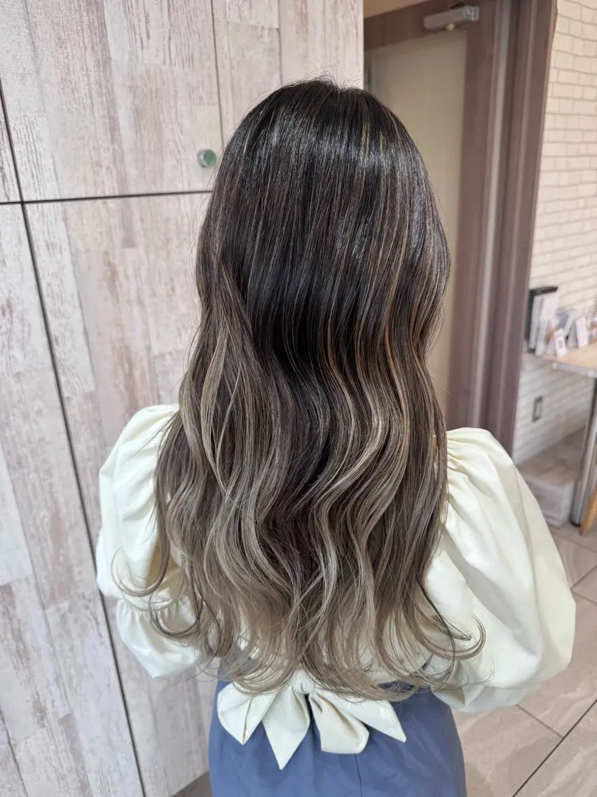 セミロング カラー バレイヤージュ ベージュカラー ピンクカラー ピンクベージュ レイヤーカット カット ヘアカラー トリートメント 仙台×ブリーチ 斎藤相慶のヘアスタイル