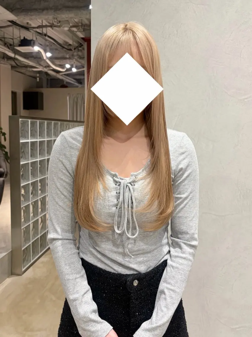 ロング ヘアカラー トリートメント くすみカラーUni. wakabaのヘアスタイル