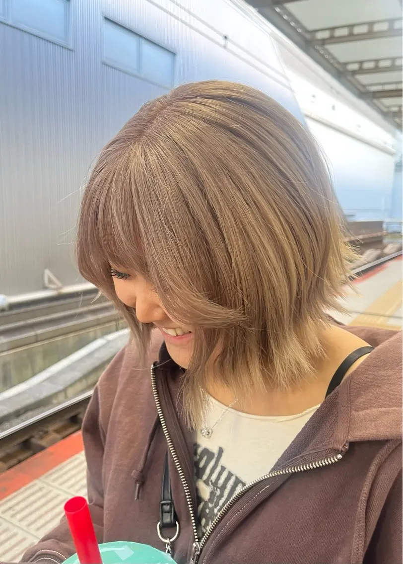 ミディアム カラー ベージュカラー ボブ 外ハネヘア カット ヘアカラー 🎀ツヤ髪/レイヤー /ボブ/hana🎀のヘアスタイル