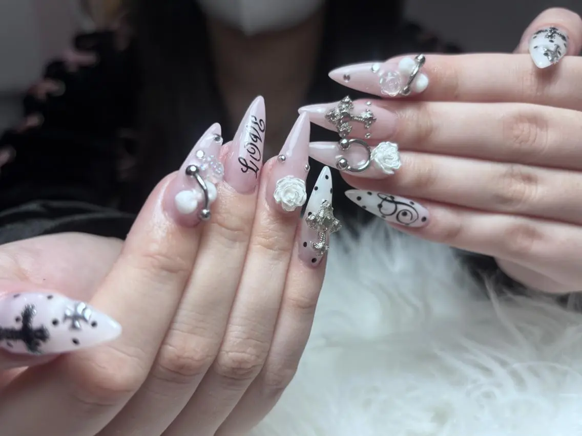 ネイル 長さ出し グラデーション 卒業式 キラキラネイル マグネットネイル Emi🌸Belle Nail Salonのネイルデザイン