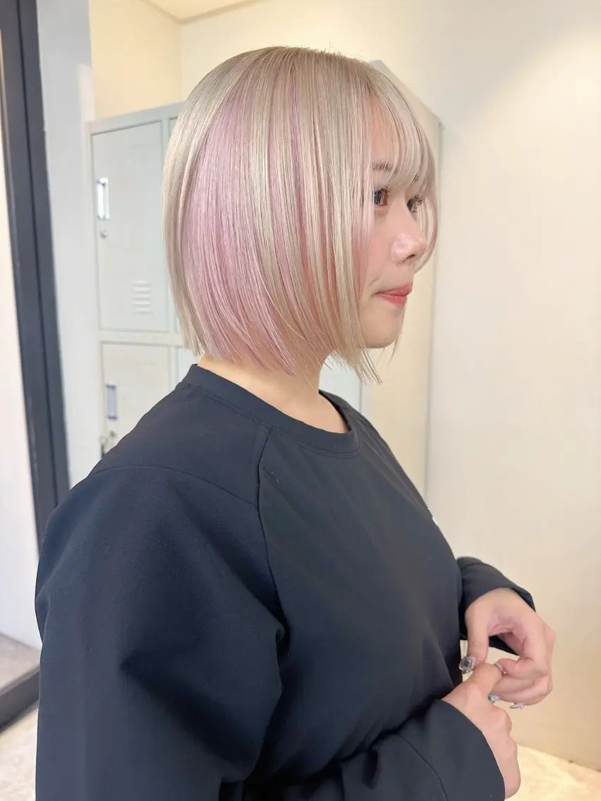 ショート カラー ヘアアレンジ ブロンド インナーカラー ピンクカラー ボブ Flamme Annaのヘアスタイル