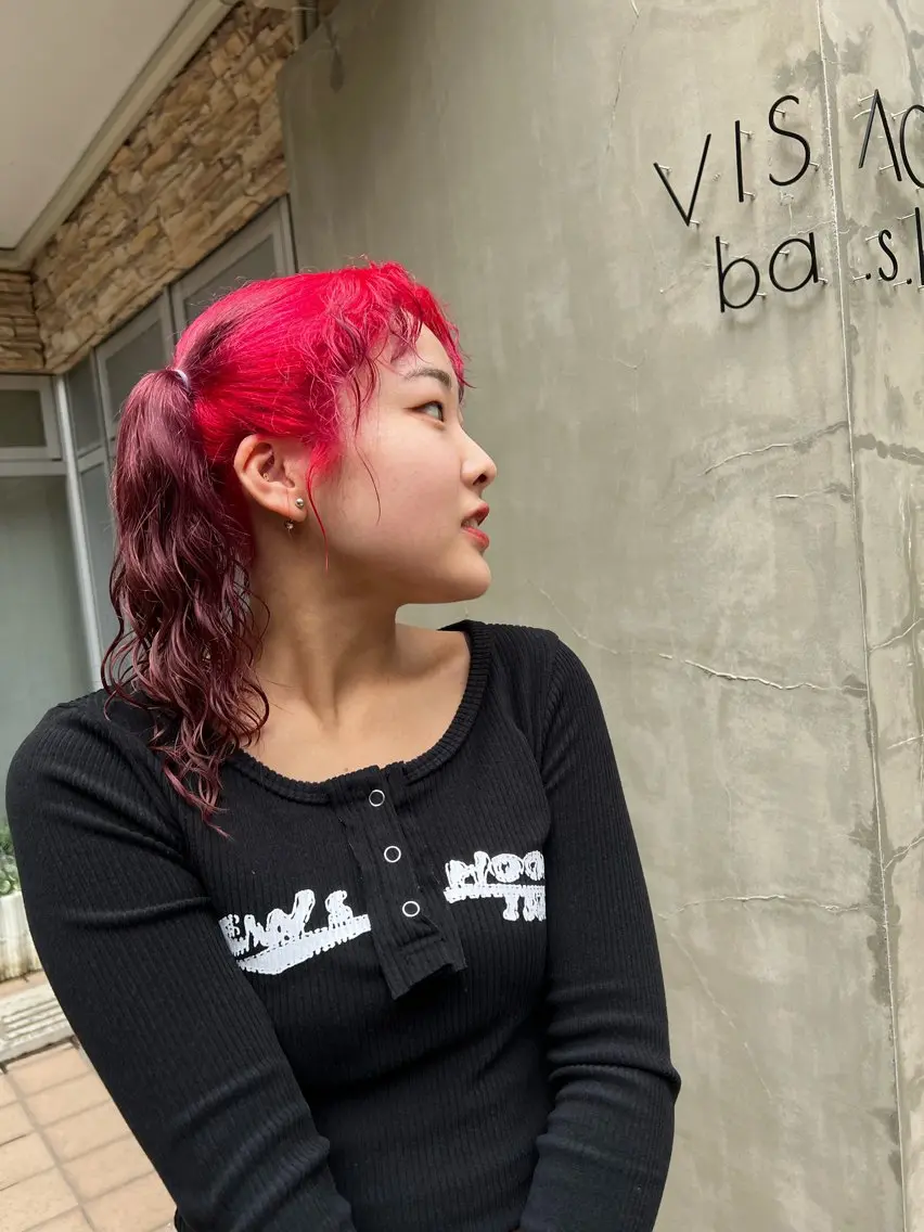 ミディアム カラー パーマ デザインカラー ピンクカラー バイオレットカラー ヘアカラー トリートメント いぐちしょうた🫧 VISAGEbaskのヘアスタイル