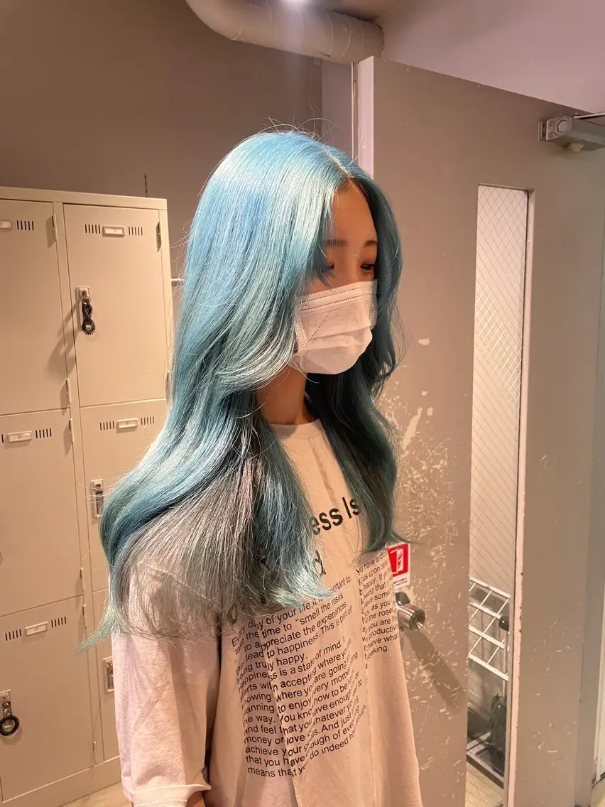 ロング カラー ブリーチ ブルーカラー ケアブリーチ デザインカラー イヤリングカラー 抜け感レイヤー︴ ニュアンスカラーのヘアスタイル
