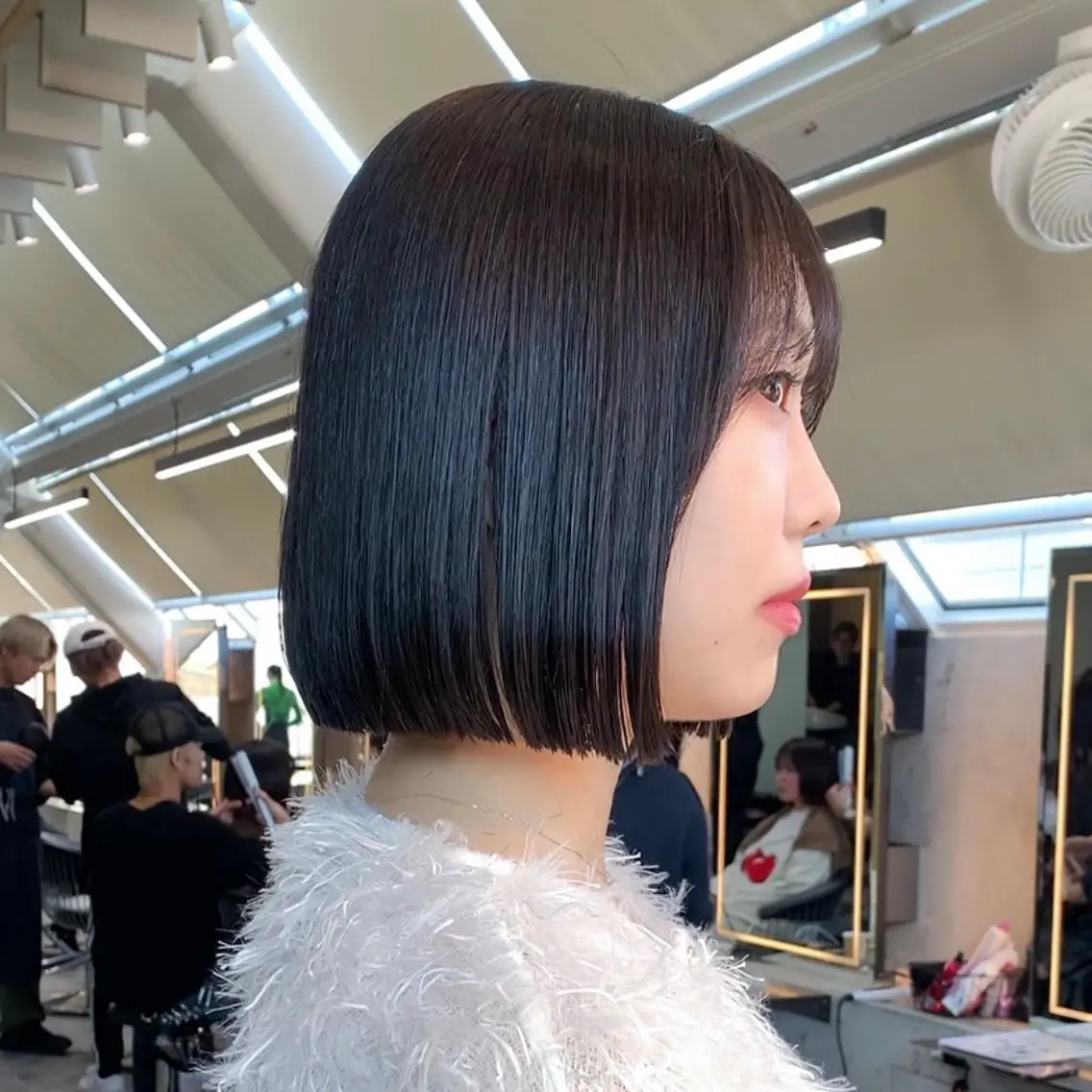 ショート 切りっぱなしボブ 前下がりボブ ショートボブ ボブ 顔周りカット カット 縮毛矯正 トリートメント 伊 杏のヘアスタイル