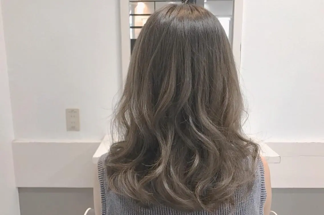 ロング カラー アッシュ ベージュカラー カット パーマ トリートメント GiseL ジゼル六本松のヘアスタイル