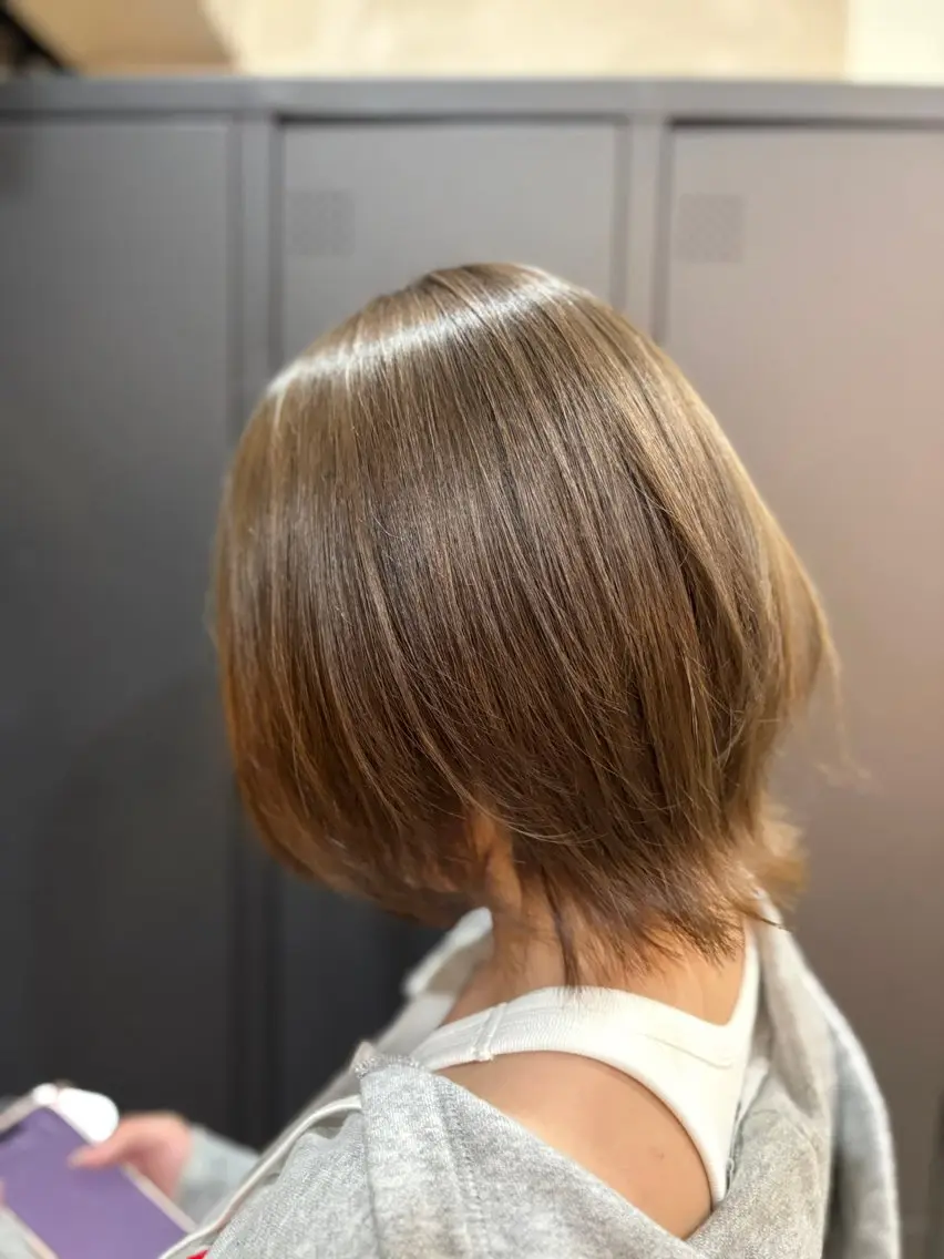 ミディアム 顔周りカット レイヤーカット 外ハネヘア かわうち れなのヘアスタイル