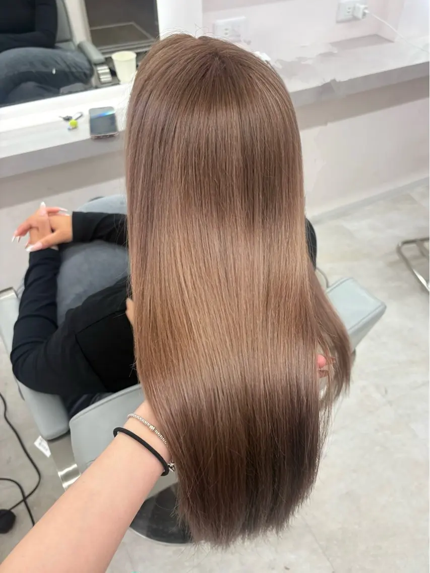 ロング カラー ベージュカラー ミルクティーベージュ 心斎橋/透明感カラー / ミサキのヘアスタイル