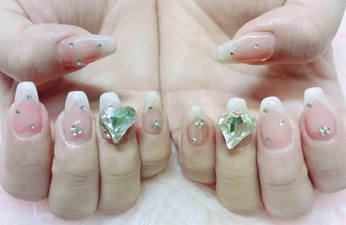 ネイル ハンドネイル MoonNail ユリ🌸のネイルデザイン