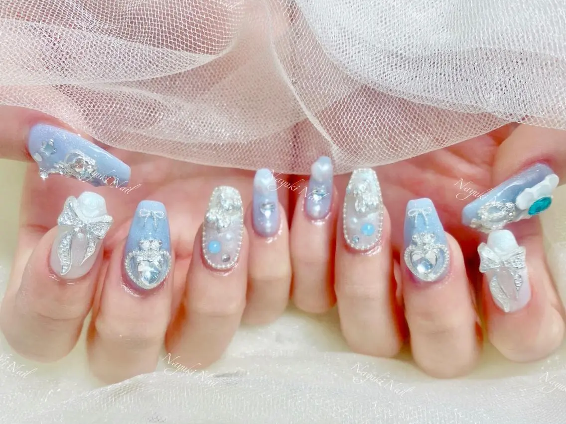 ネイル 🦋 Queenieのネイルデザイン