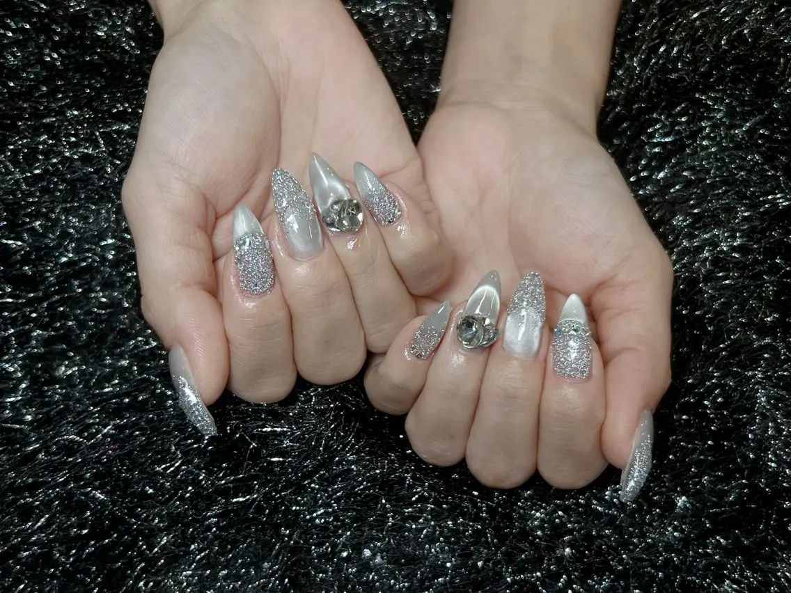 ネイル 成人式 フラッシュネイル フレンチネイル ジェルネイル グラデーション ハンドネイル 😍Yumi❤️ 💅Nail💅のネイルデザイン