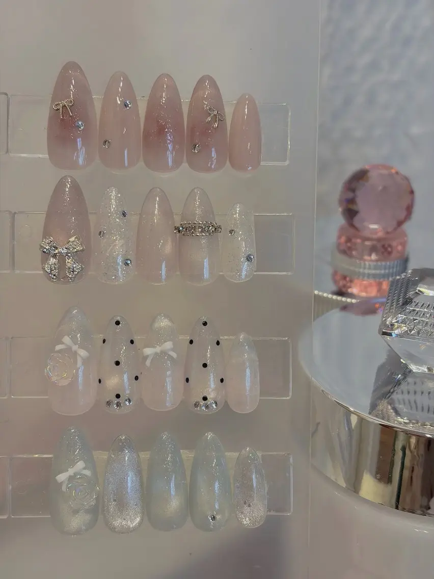 ネイル ドット マグネットネイル リボン ワンホンネイル ハンドネイル M🎀 nailのネイルデザイン