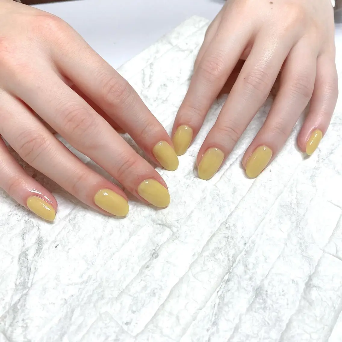 ネイル ワンカラーネイル 黄色 ハンドネイル yochi nailのネイルデザイン