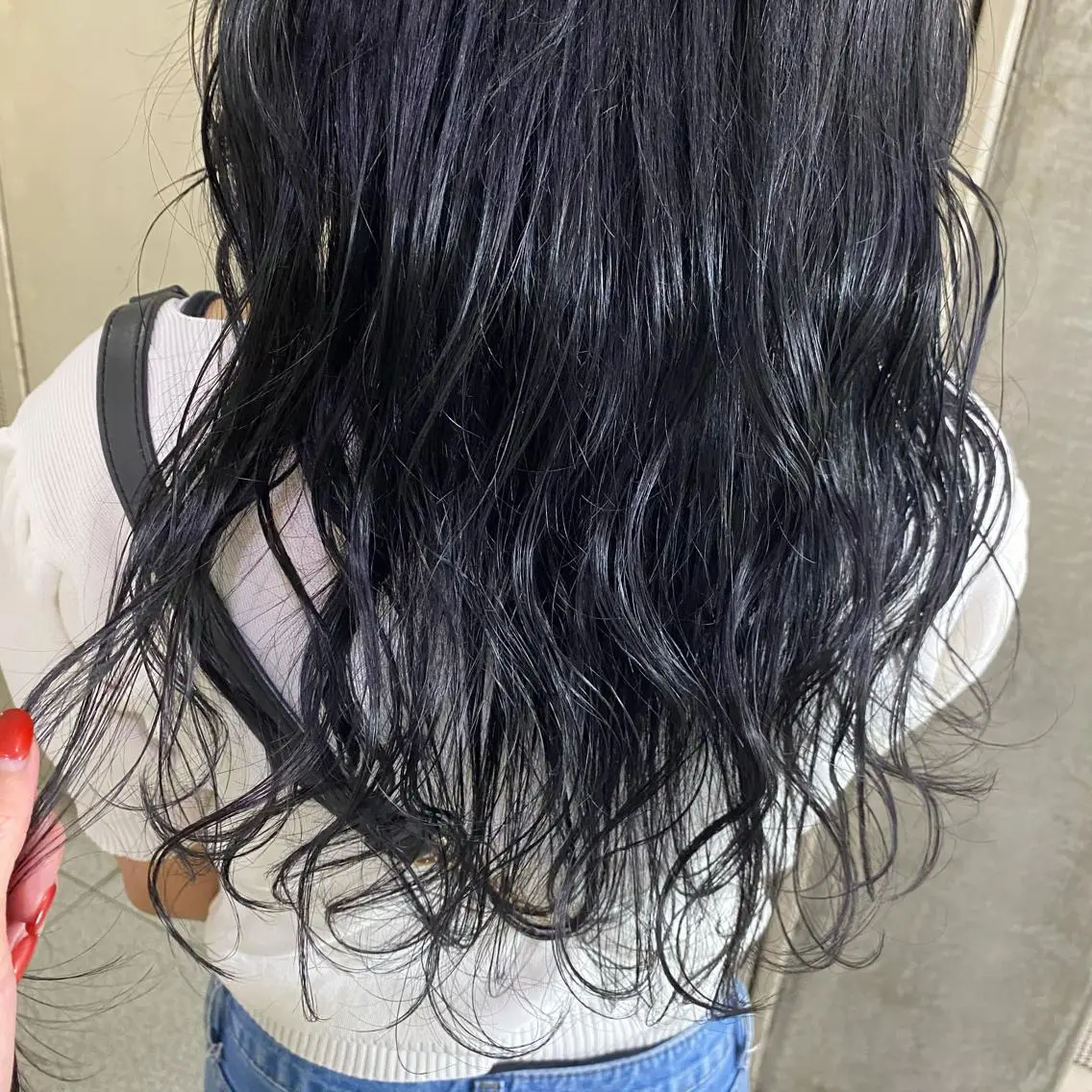 セミロング カラー 黒髪 ネイビーカラー 清村 和音のヘアスタイル