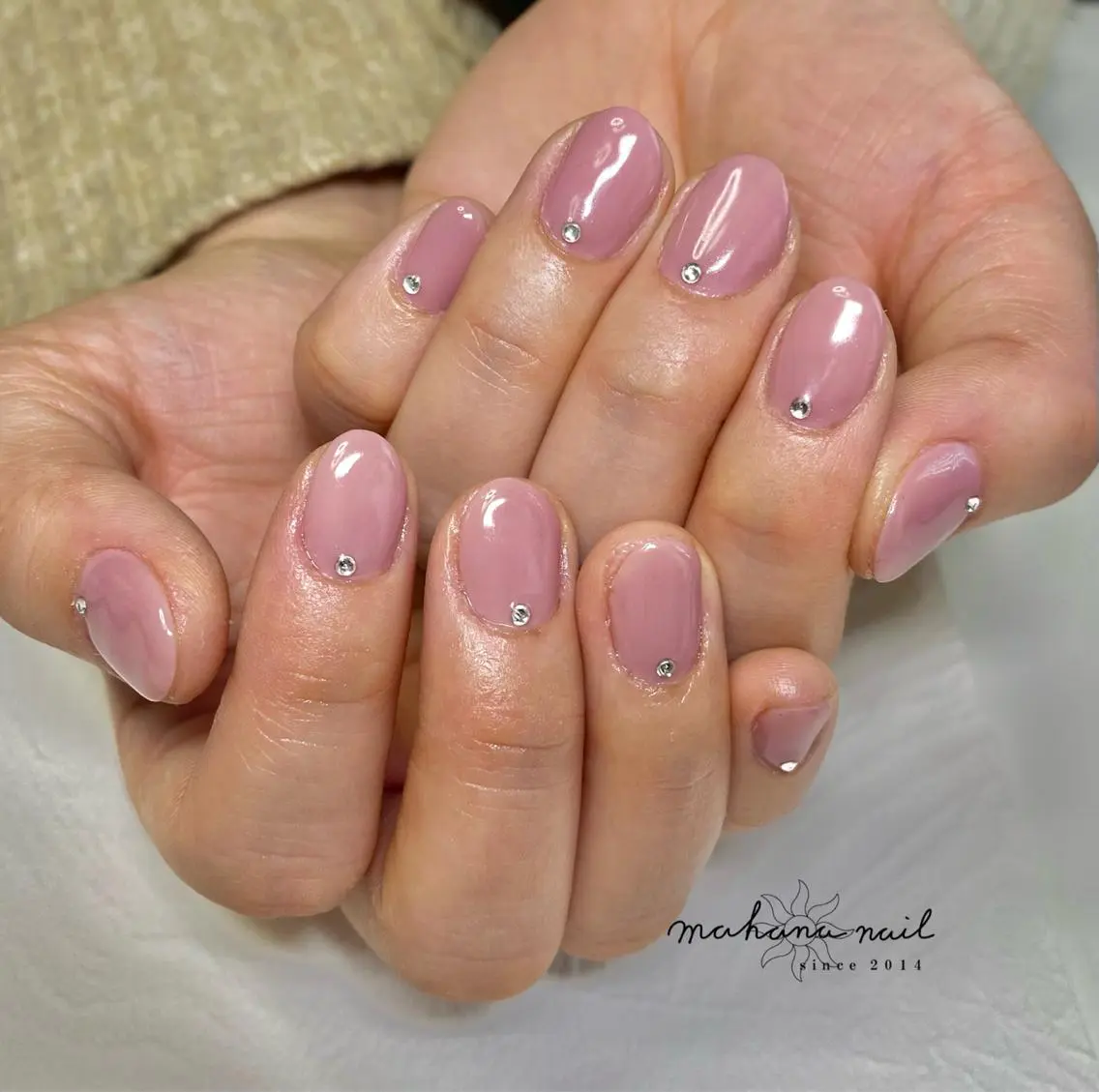 ネイル ワンカラーネイル ストーンネイル mahana nailのネイルデザイン
