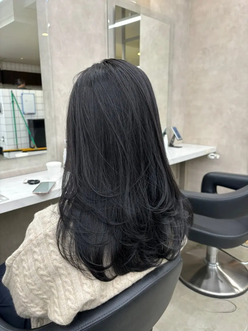 ロング カラー 抜け感レイヤー︴ ニュアンスカラーのヘアスタイル