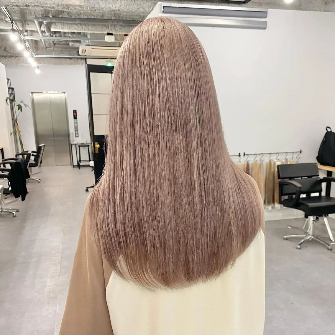 カラー グレージュ ミルクティーグレージュ ヘアカラー ハイトーンボブ /tasukuのヘアスタイル