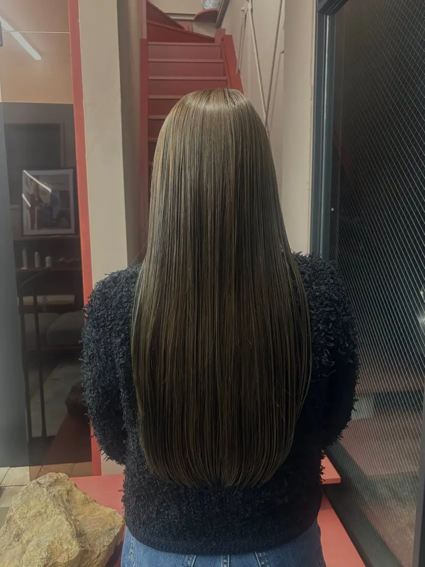 ロング カラー ブラウンカラー オリーブブラウン ヘアカラー HIBIKI / 透明感カラーのヘアスタイル